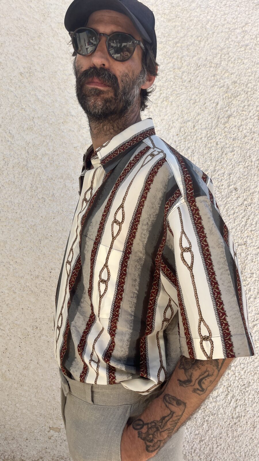 Camisa Vintage Unisex Años 80 con Estampado de Cuerdas y Rayas en Poliéster - Imagen 6