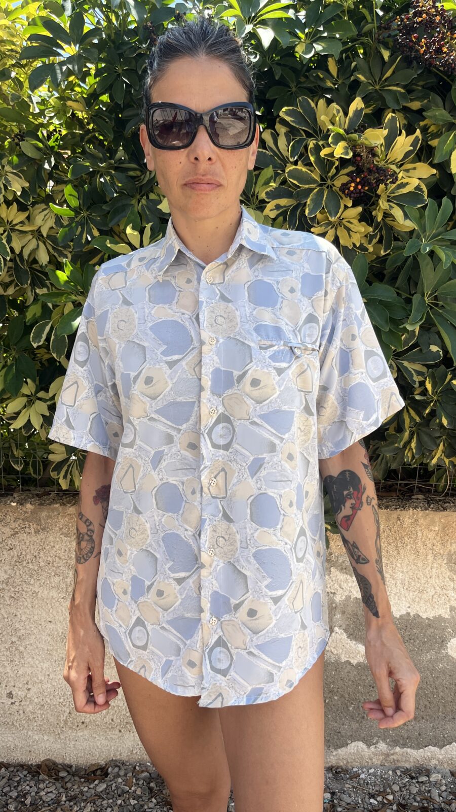 Camisa Unisex Vintage Jabato con Estampado Geométrico – Años 80 - Imagen 2