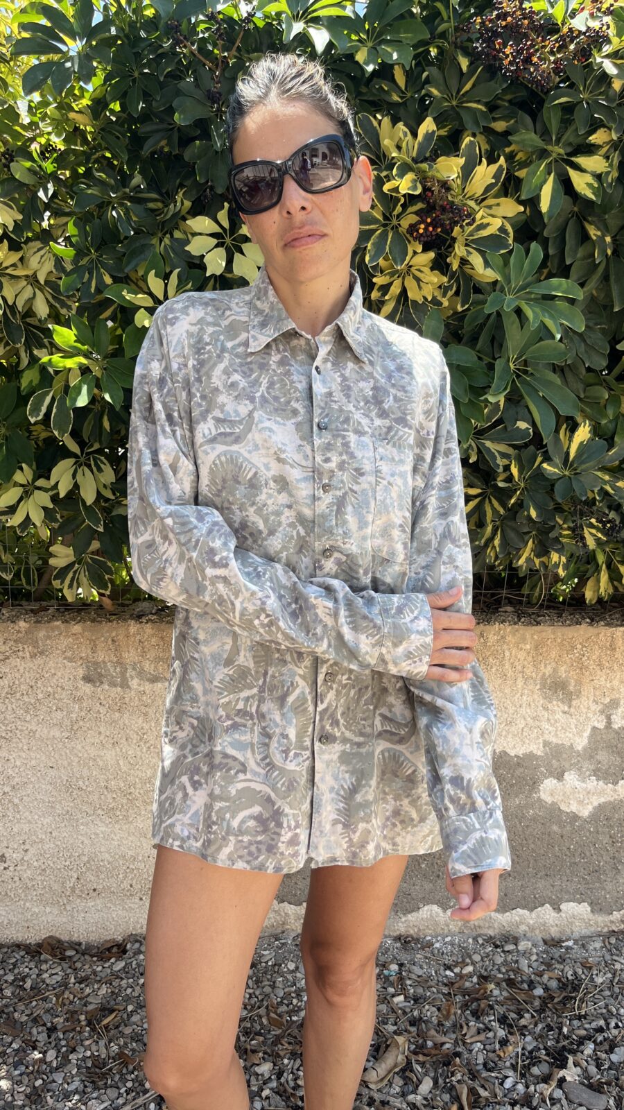 Camisa Vintage Unisex Años 80 con Estampado Abstracto Tropical - Imagen 10