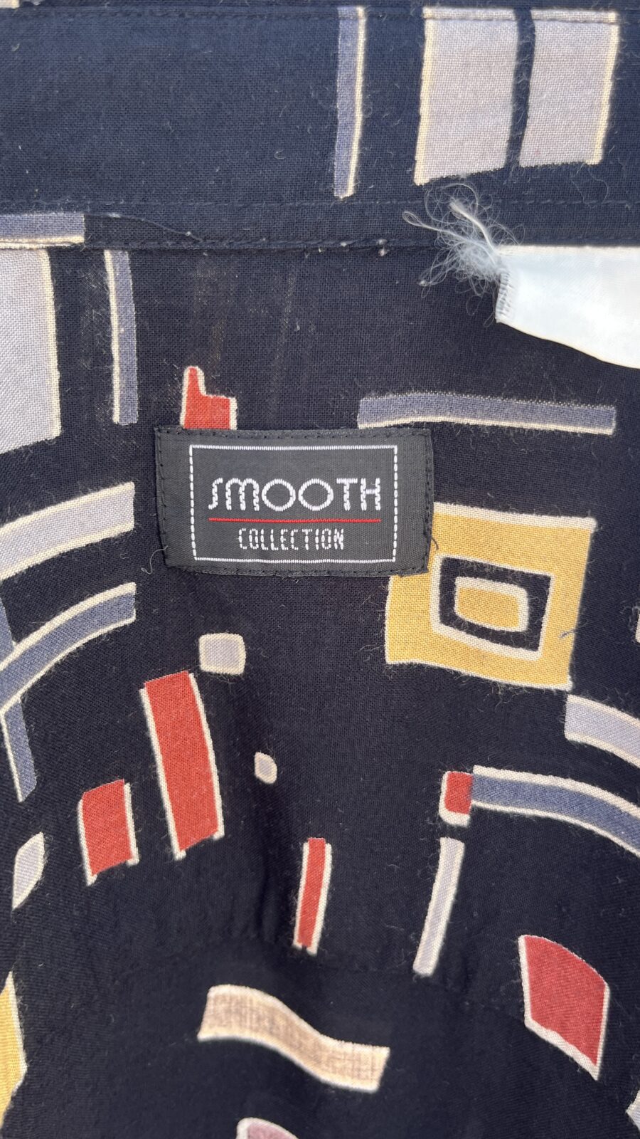 Camisa Vintage Negra Años 80 con Estampado Abstracto Geométrico - Imagen 13