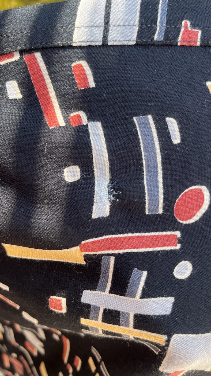 Camisa Vintage Negra Años 80 con Estampado Abstracto Geométrico - Imagen 14
