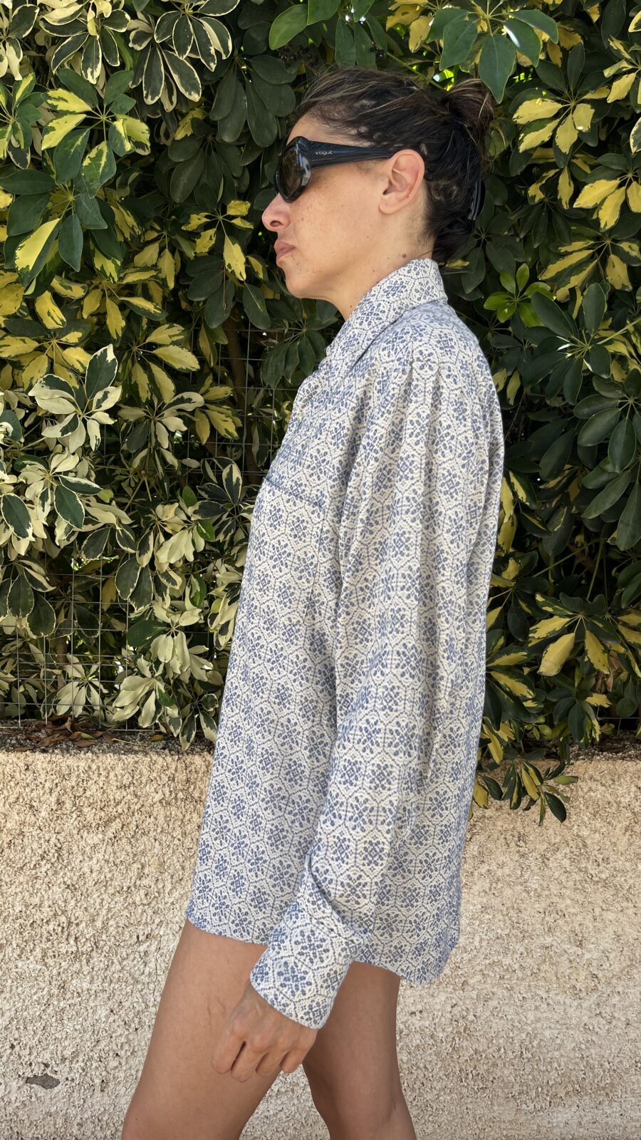 Camisa Vintage Años 70 con Estampado Azul Geométrico - Imagen 8