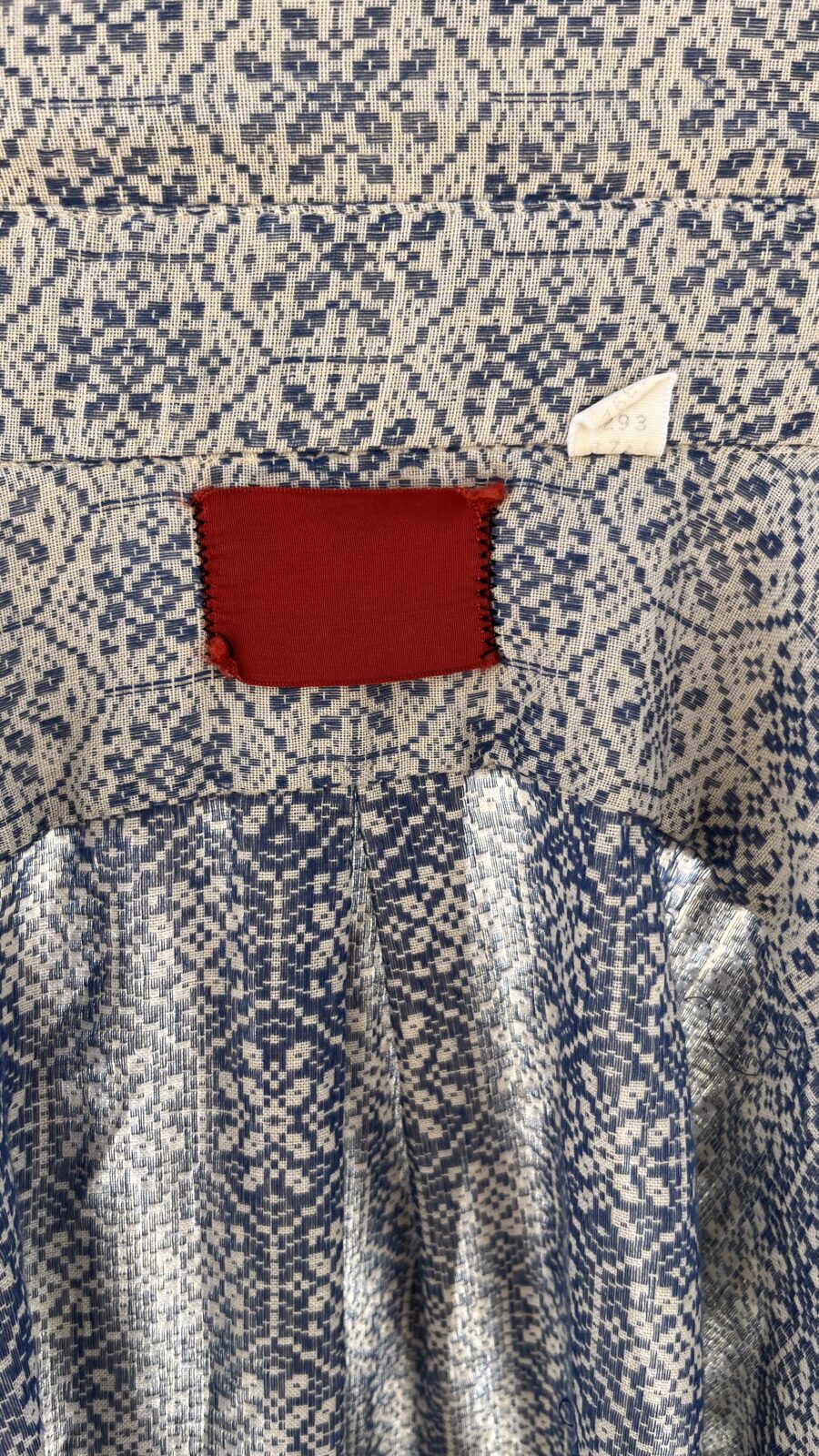 Camisa Vintage Años 70 con Estampado Azul Geométrico - Imagen 11