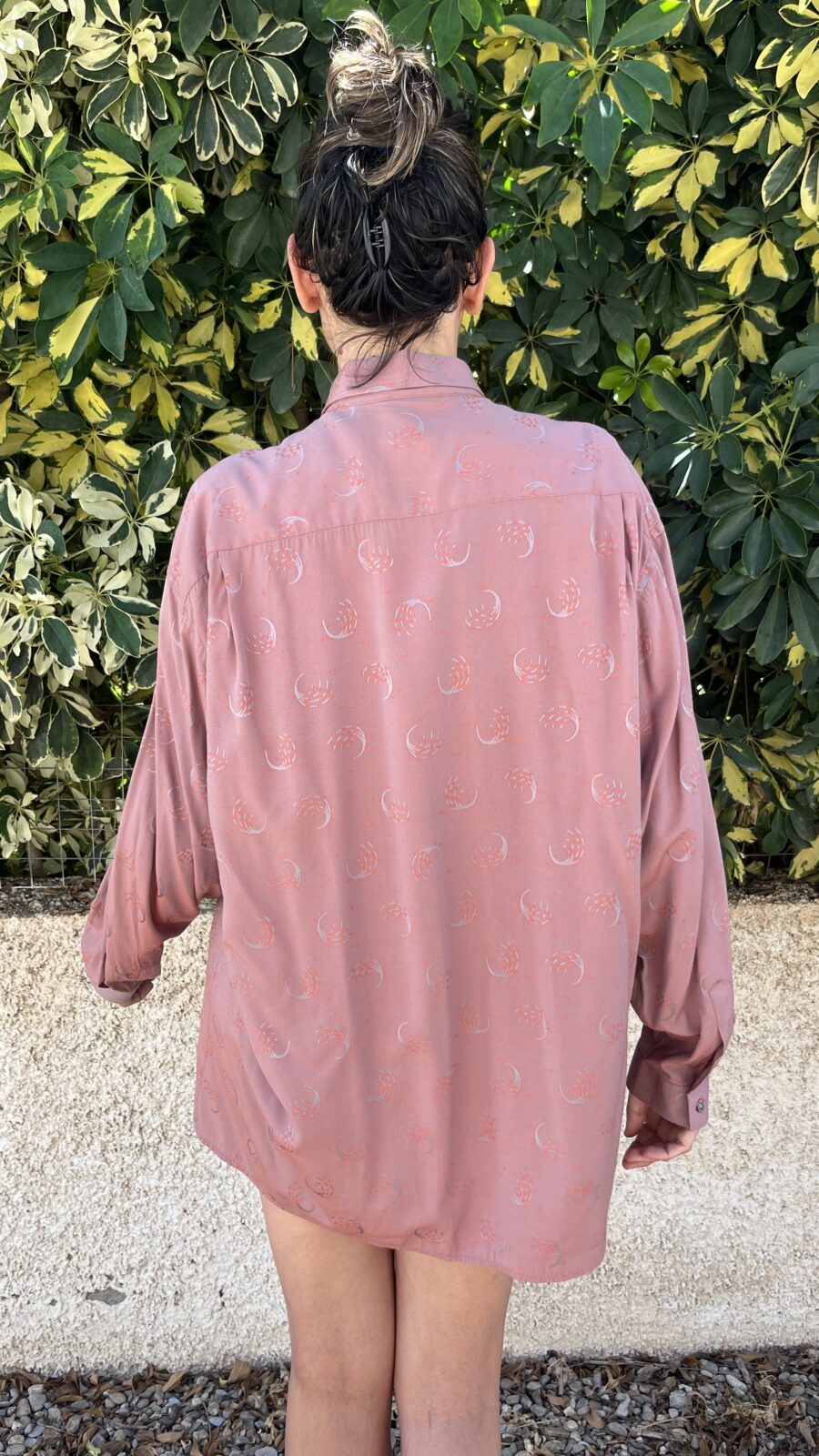 Camisa Unisex Vintage Persan de los Años 80 en Rosa Antiguo con Bordado Tonal - Imagen 7