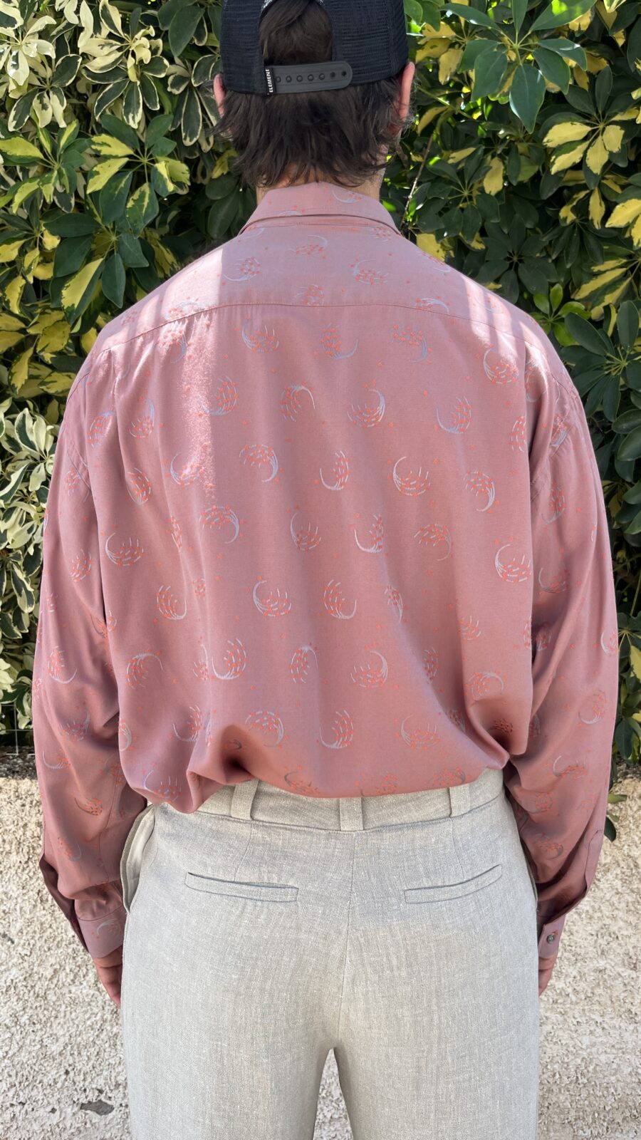 Camisa Unisex Vintage Persan de los Años 80 en Rosa Antiguo con Bordado Tonal - Imagen 9