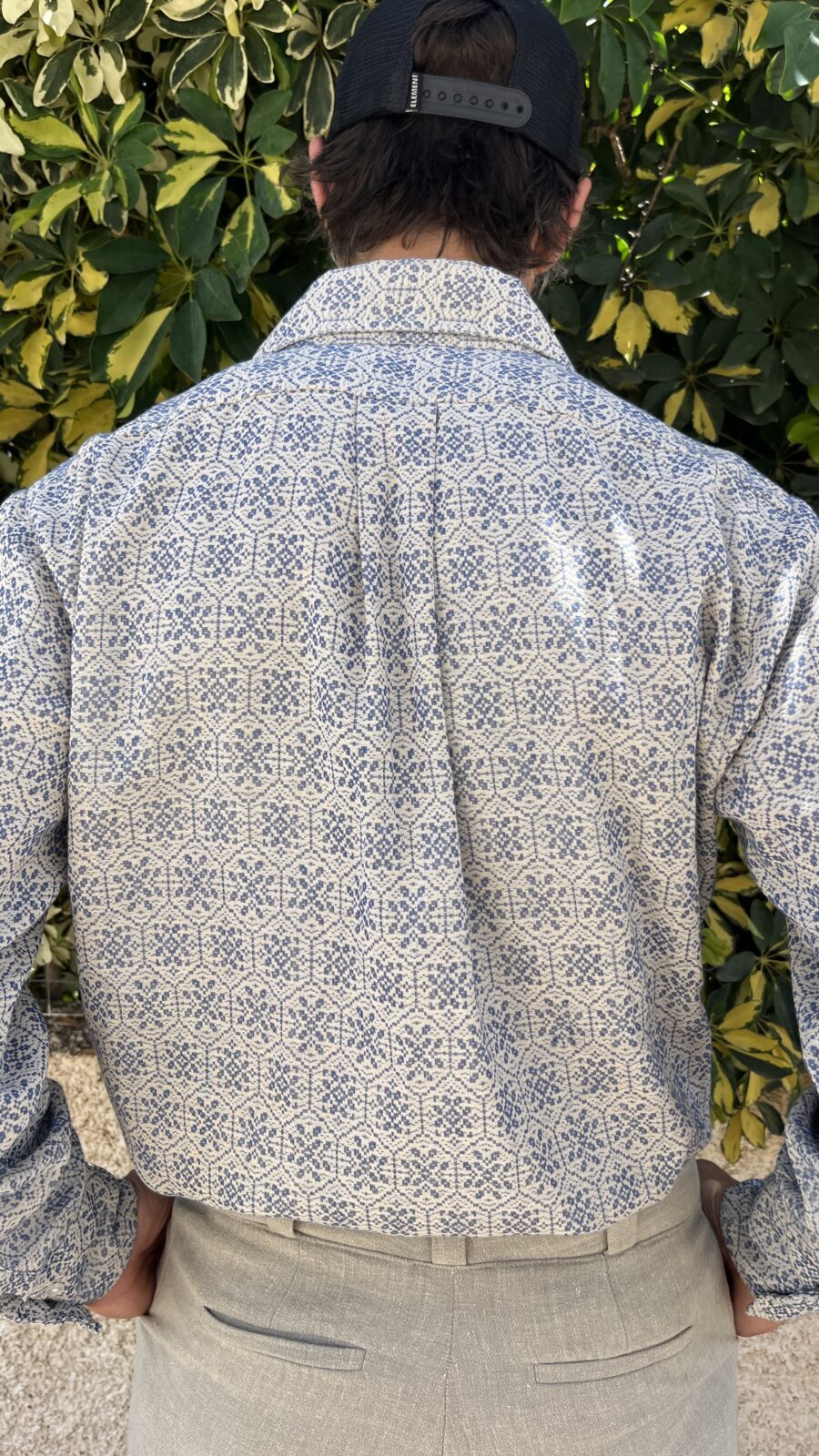 Camisa Vintage Años 70 con Estampado Azul Geométrico - Imagen 10