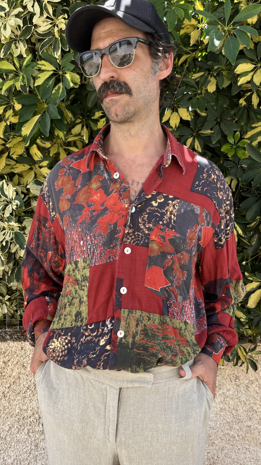 Camisa Vintage unisex Jean Maseric Años 80 con Estampado Abstracto en Rojo y Verde - Imagen 5