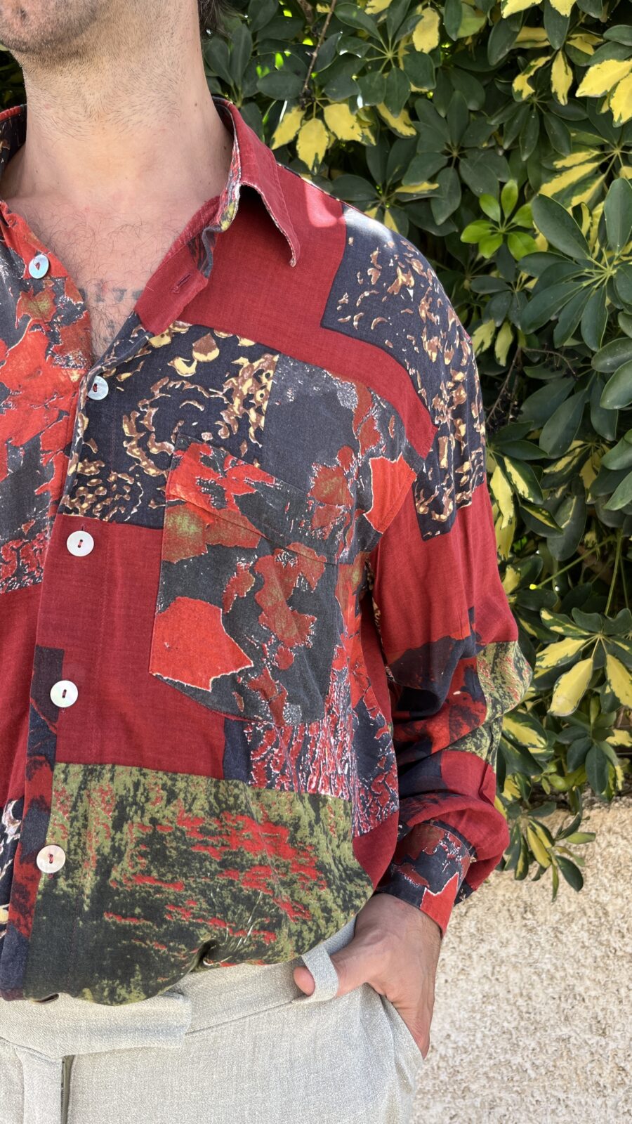 Camisa Vintage unisex Jean Maseric Años 80 con Estampado Abstracto en Rojo y Verde - Imagen 11