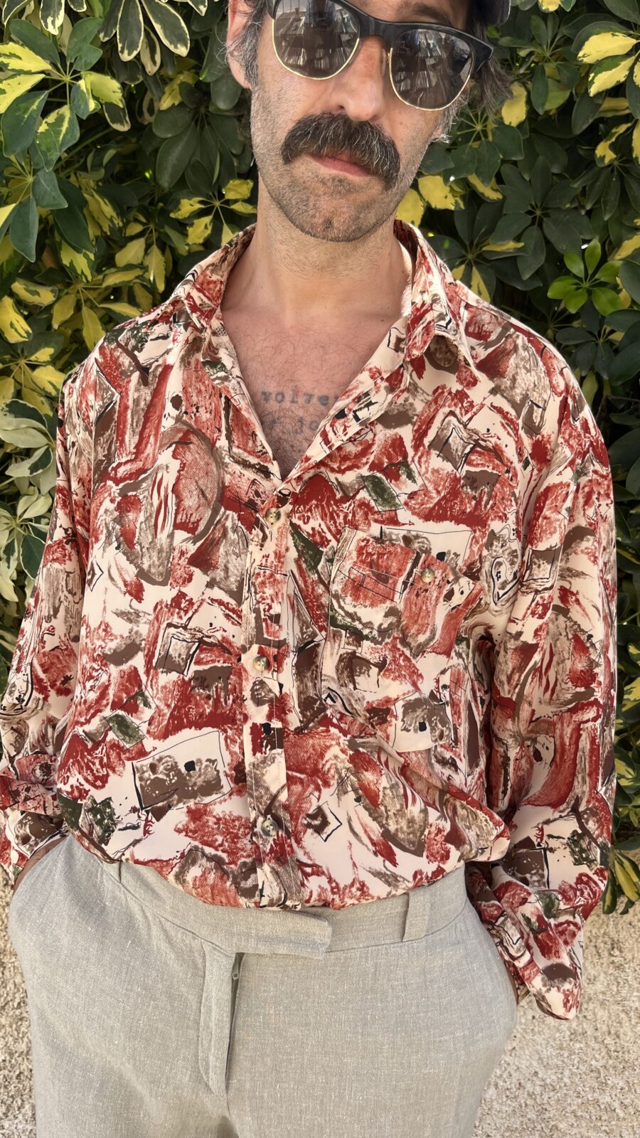 Camisa vintage Unisex Española Netex con Estampado Abstracto en Tonos Tierra - Imagen 7