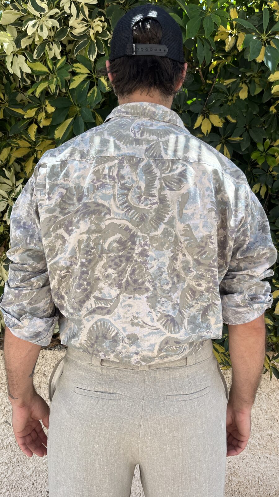 Camisa Vintage Unisex Años 80 con Estampado Abstracto Tropical - Imagen 11