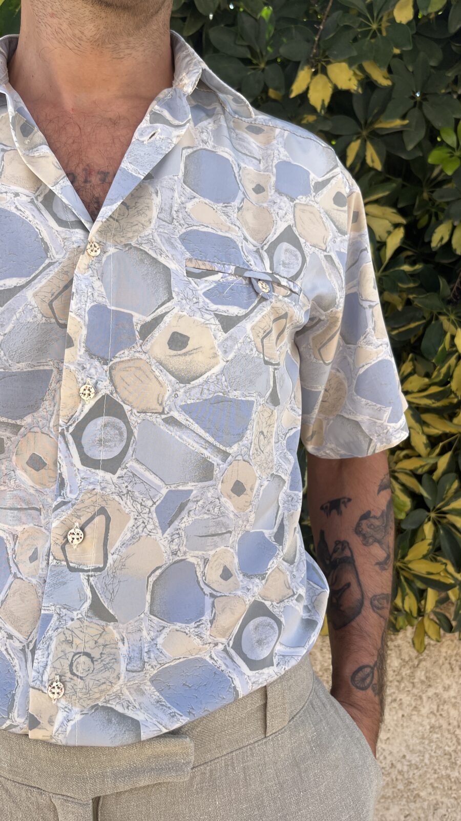 Camisa Unisex Vintage Jabato con Estampado Geométrico – Años 80 - Imagen 7