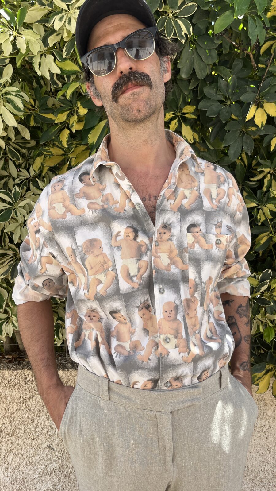 Camisa Unisex Vintage Años 80 con Estampado de Bebés – Made in Spain - Imagen 3