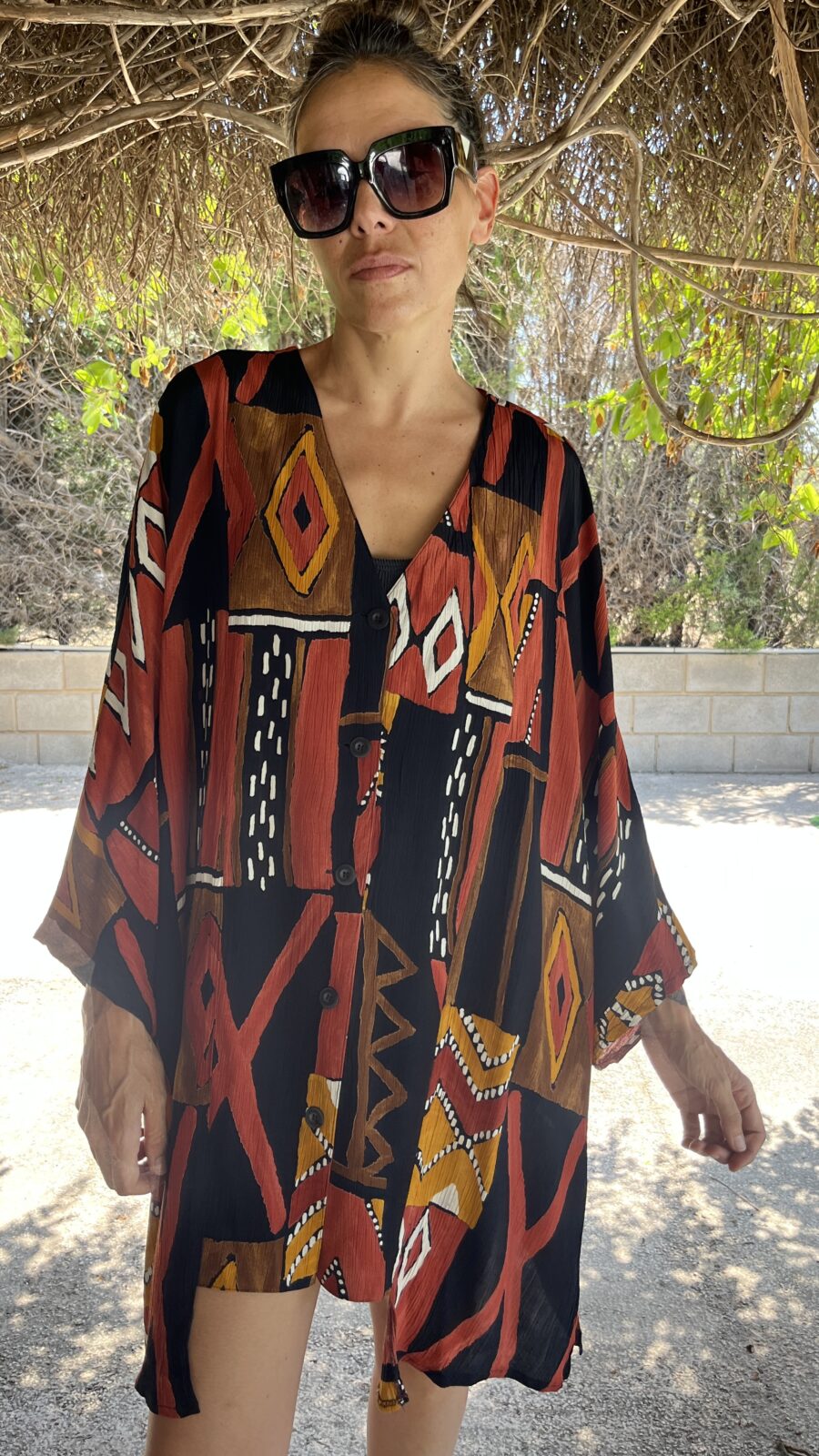 Camisa Oversize Vintage "Cora" con Estampado Étnico en Tonos Tierra - Imagen 2