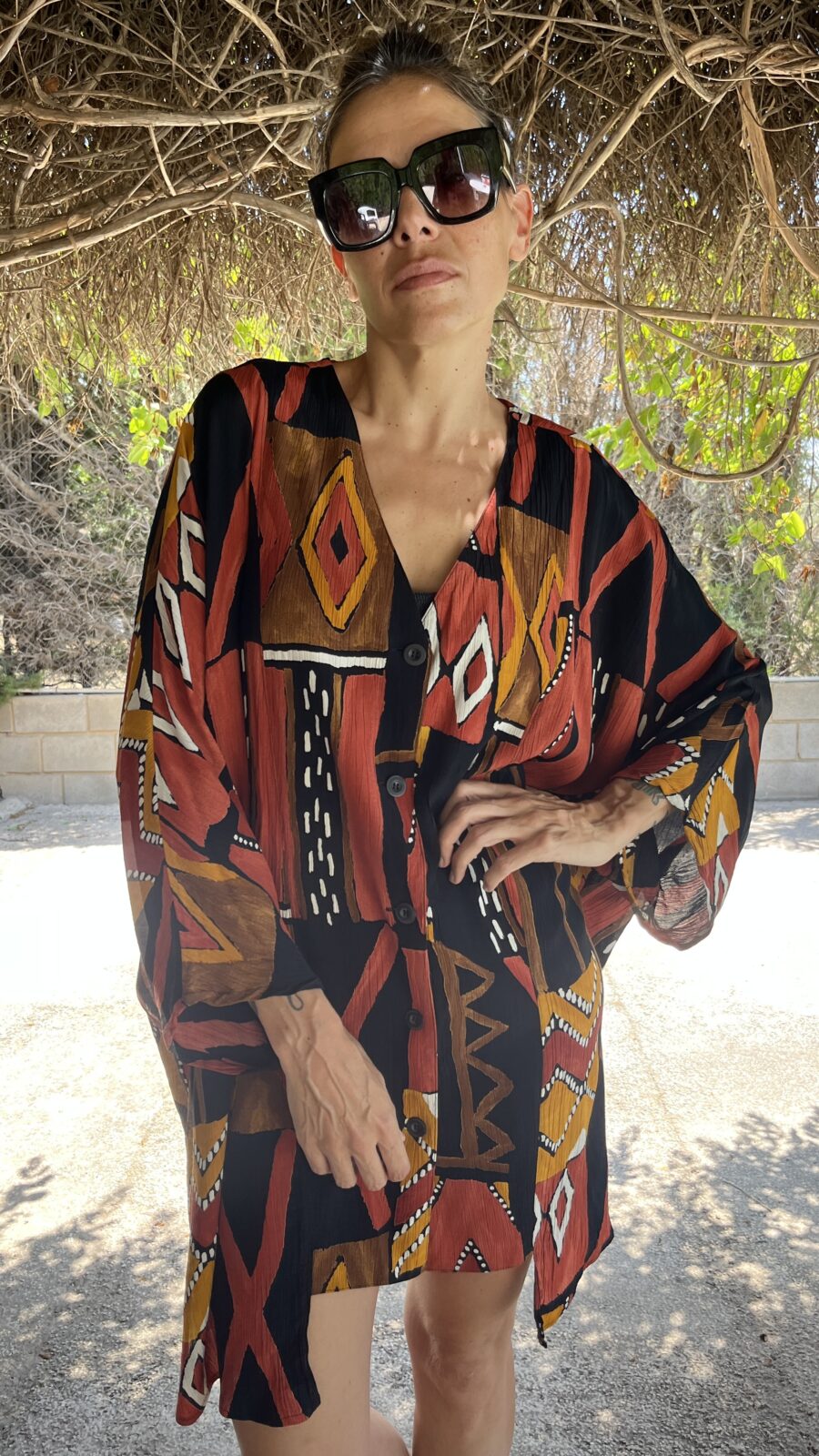Camisa Oversize Vintage "Cora" con Estampado Étnico en Tonos Tierra - Imagen 15