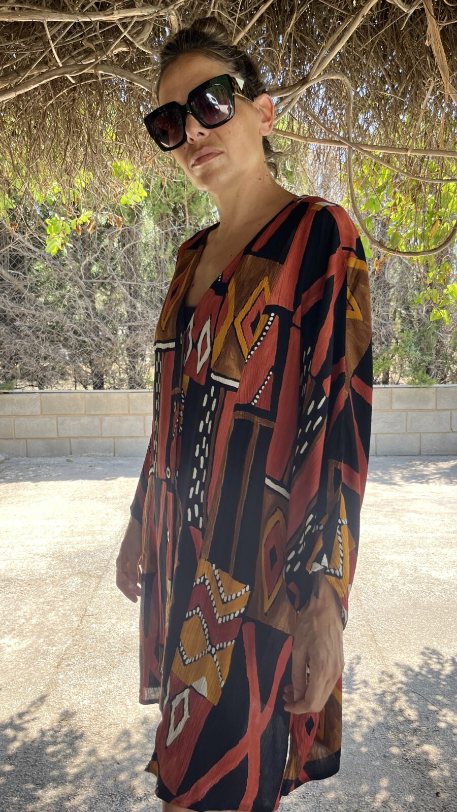Camisa Oversize Vintage "Cora" con Estampado Étnico en Tonos Tierra - Imagen 9