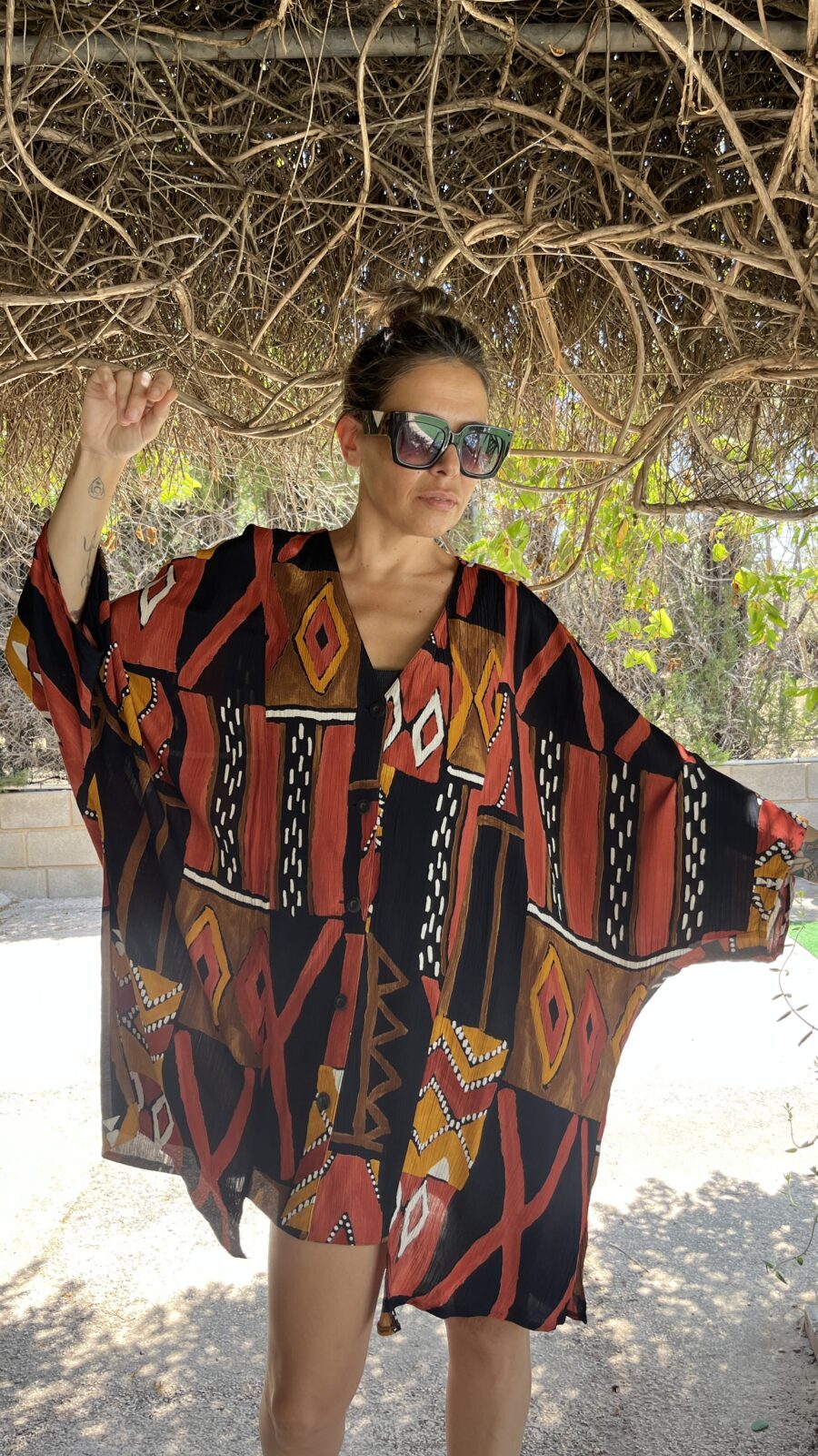 Camisa Oversize Vintage "Cora" con Estampado Étnico en Tonos Tierra - Imagen 11
