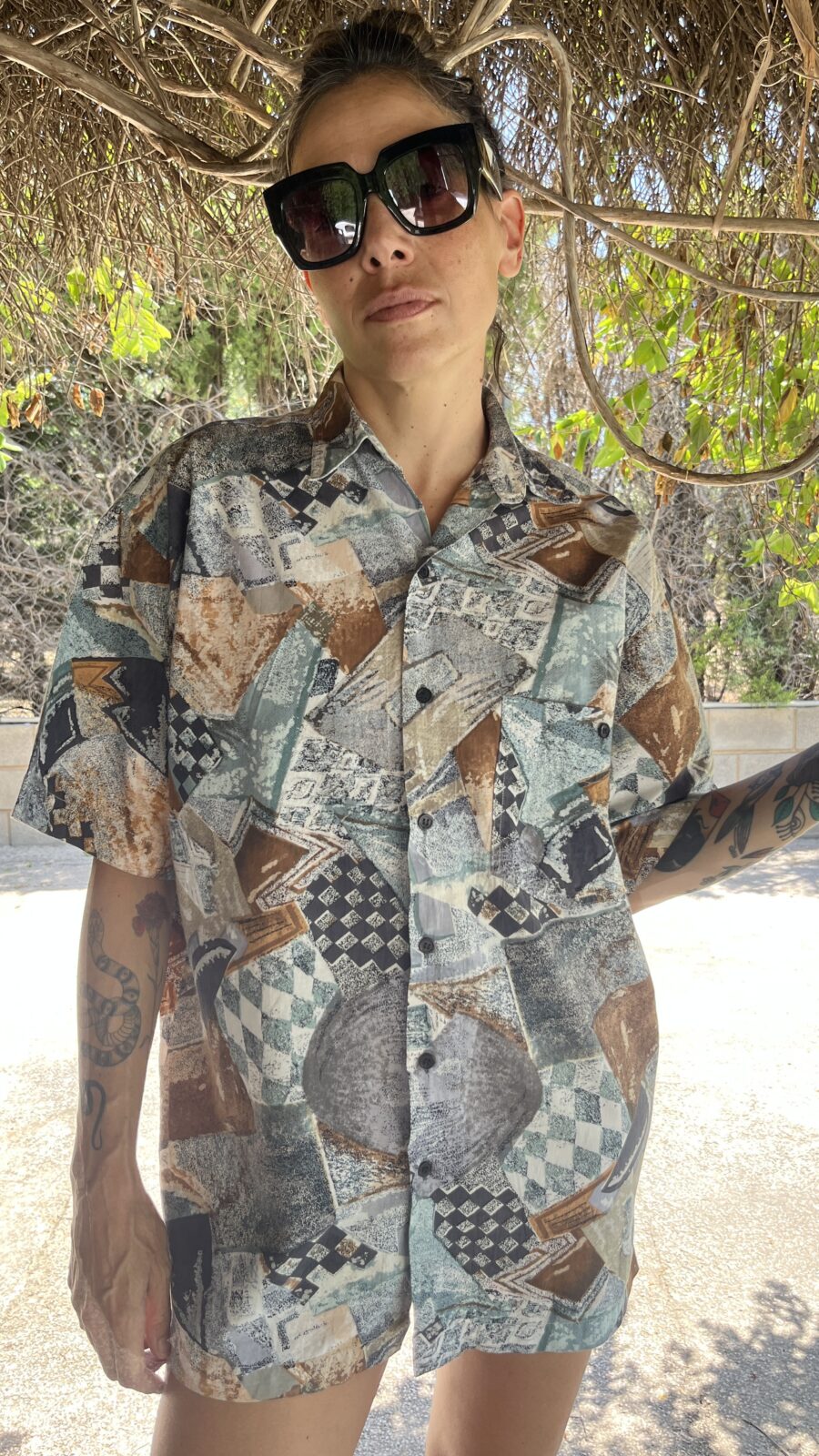 Camisa Vintage Estilo Patchwork Abstracto - Imagen 3