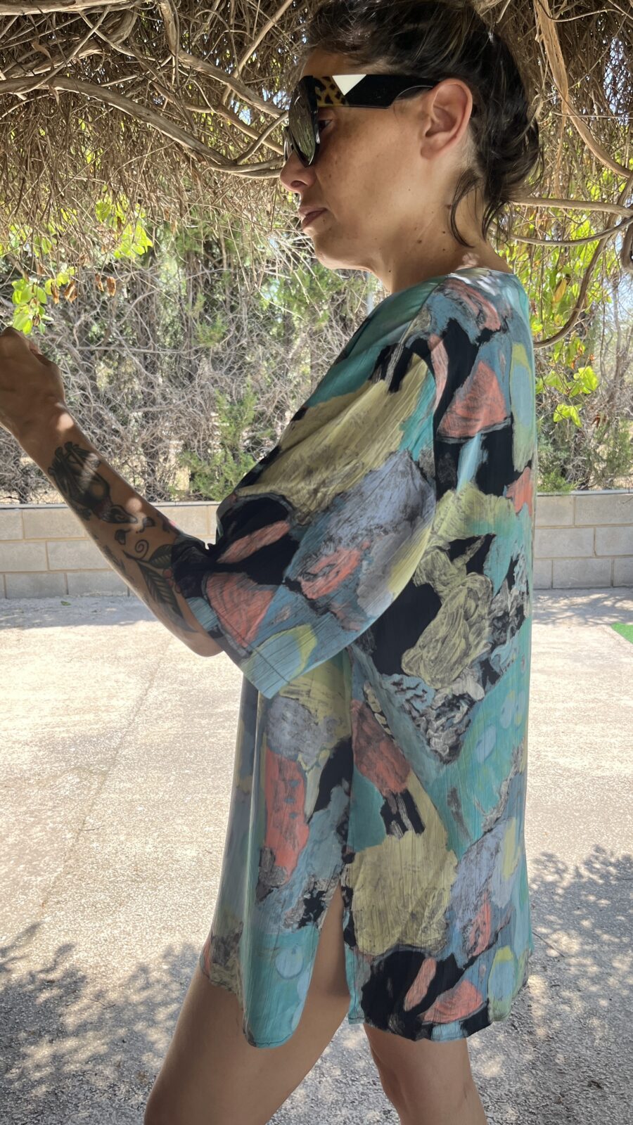 Camisa Vintage Unisex Años 80 con Estampado Artístico Multicolor - Imagen 8