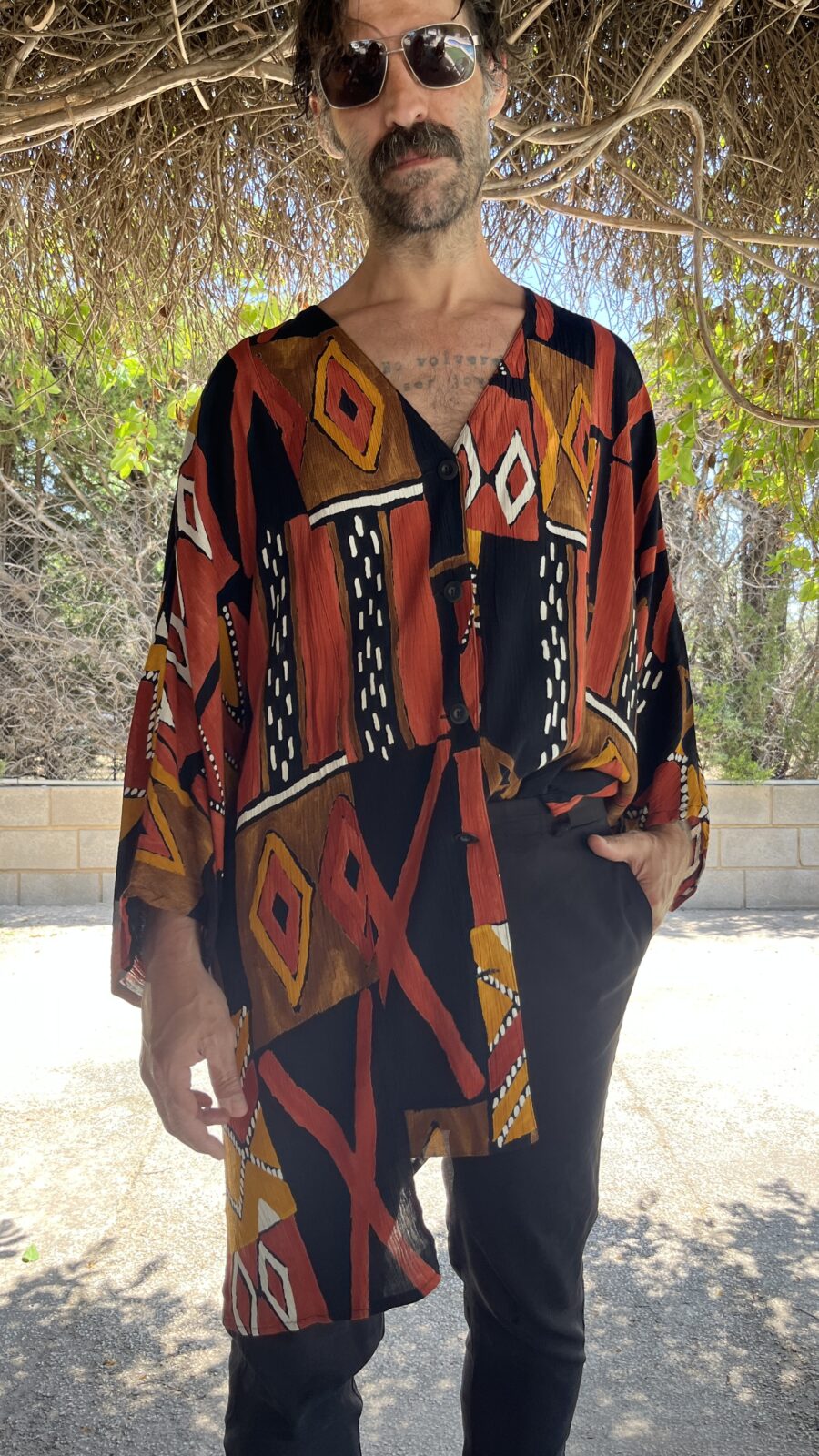 Camisa Oversize Vintage "Cora" con Estampado Étnico en Tonos Tierra - Imagen 3