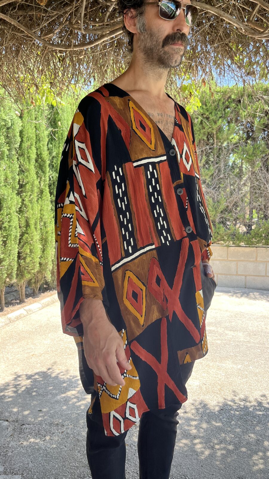 Camisa Oversize Vintage "Cora" con Estampado Étnico en Tonos Tierra - Imagen 12
