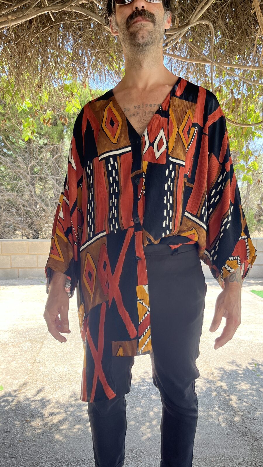 Camisa Oversize Vintage "Cora" con Estampado Étnico en Tonos Tierra - Imagen 5