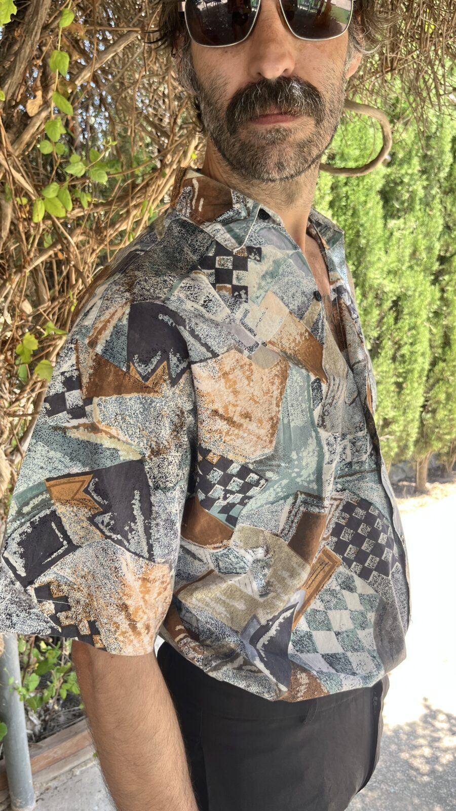 Camisa Vintage Estilo Patchwork Abstracto - Imagen 4