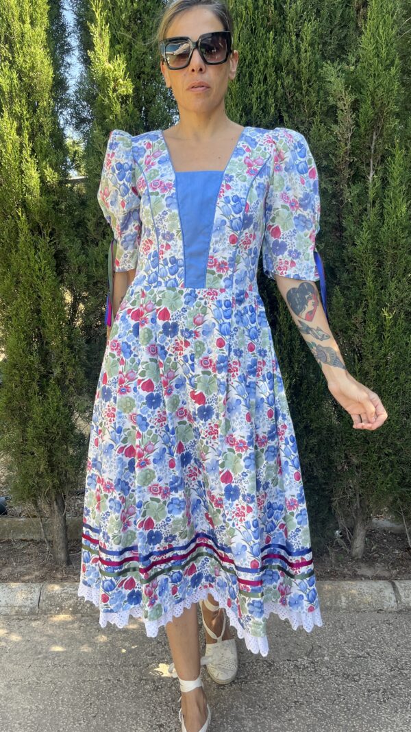 vestido dirndl vintage, vestido tradicional bávaro, vestido floral años 80, vestido alemán vintage, vestido con mangas abullonadas,