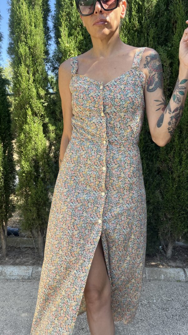 Vestido Vintage Hecho a Mano con Estampado Floral y Botones Nacarados