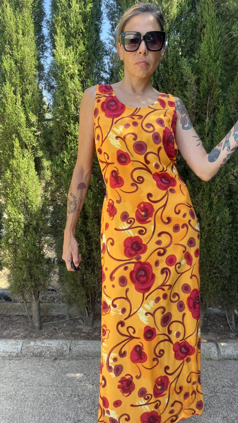 Vestido Vintage Años 90 de Viscosa con Estampado de Rosas Rojas y Lazo Trasero - Imagen 7