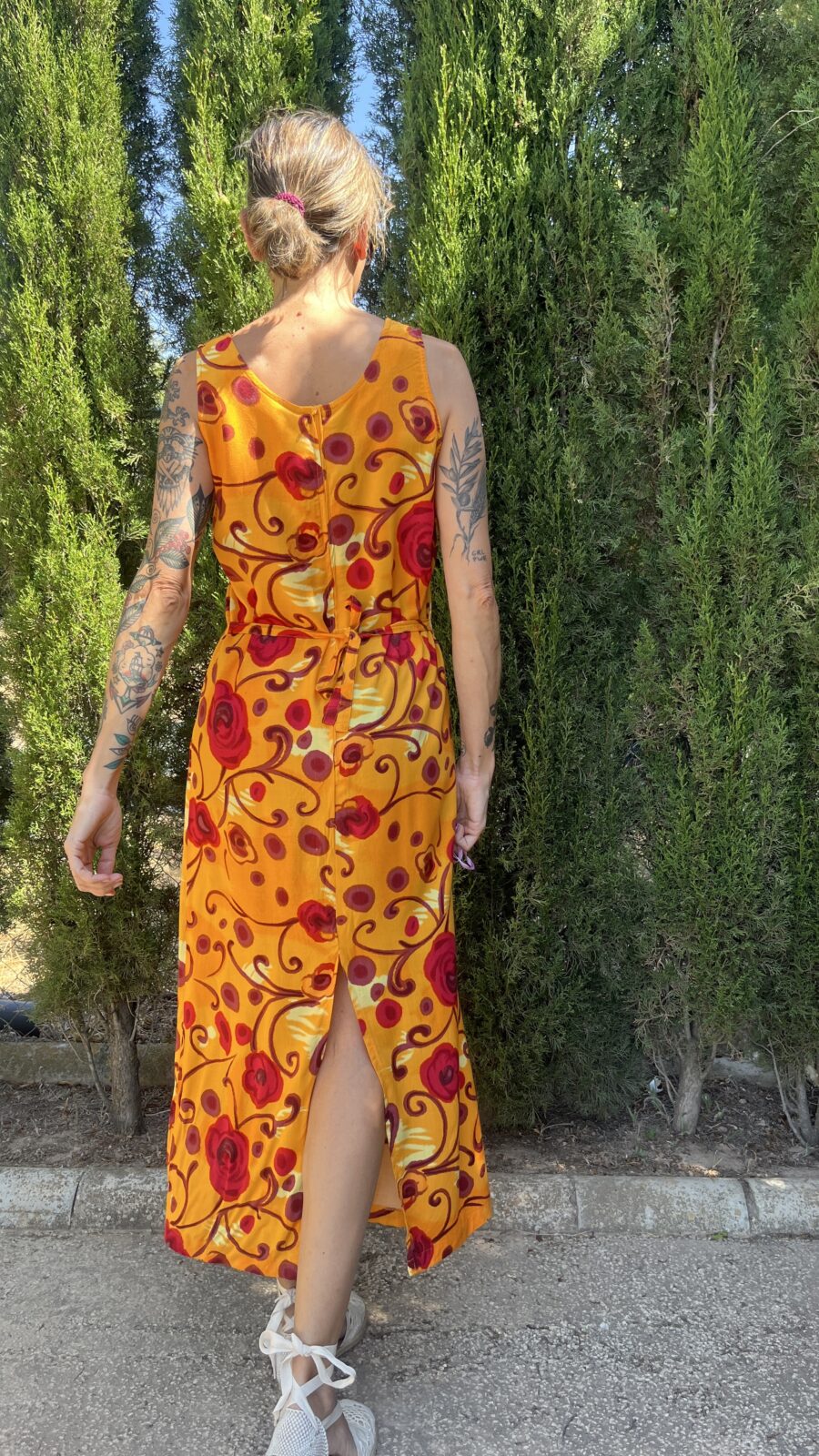 Vestido Vintage Años 90 de Viscosa con Estampado de Rosas Rojas y Lazo Trasero - Imagen 8