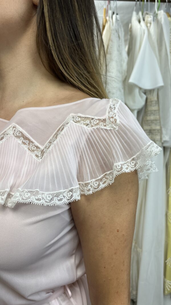 Camisón Vintage Rosa Pastel con Volante Plisado y Encaje Años 70