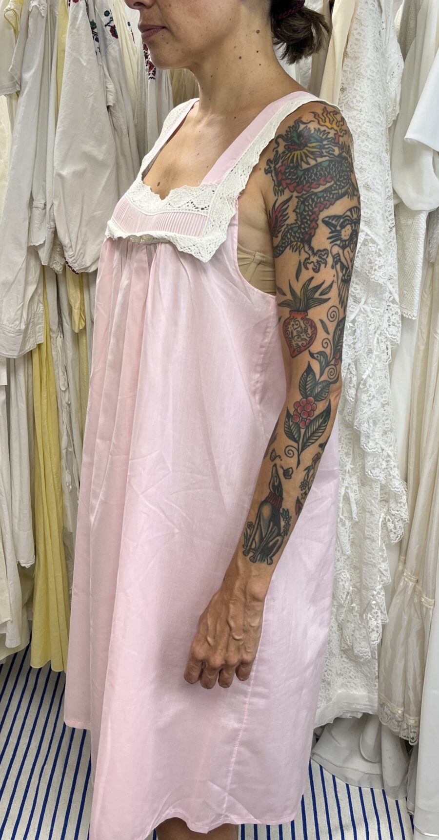 Camisón Vintage Rosa con Pechera de Encaje de Algodón Años 70 - Imagen 4
