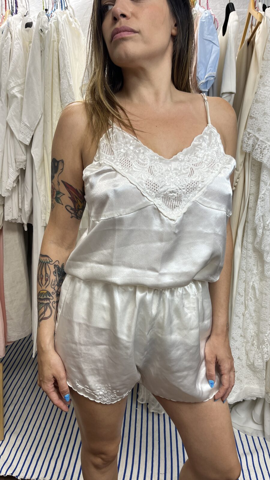 Pijama Lencero Vintage Años 80 de Satén Bordado
