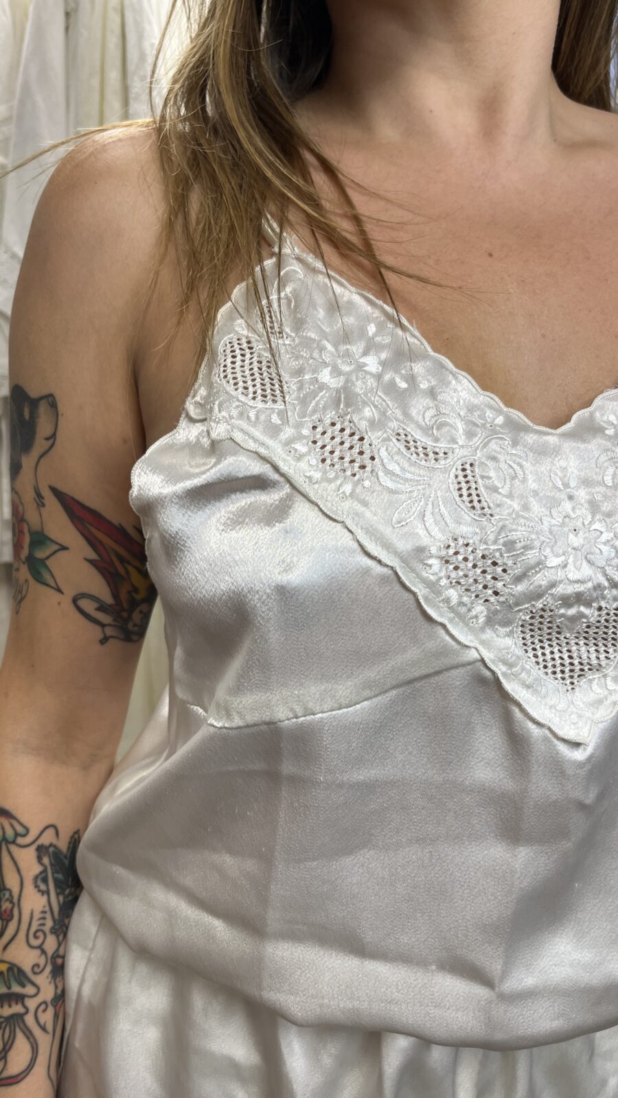 Pijama Lencero Vintage Años 80 de Satén Bordado - Imagen 4