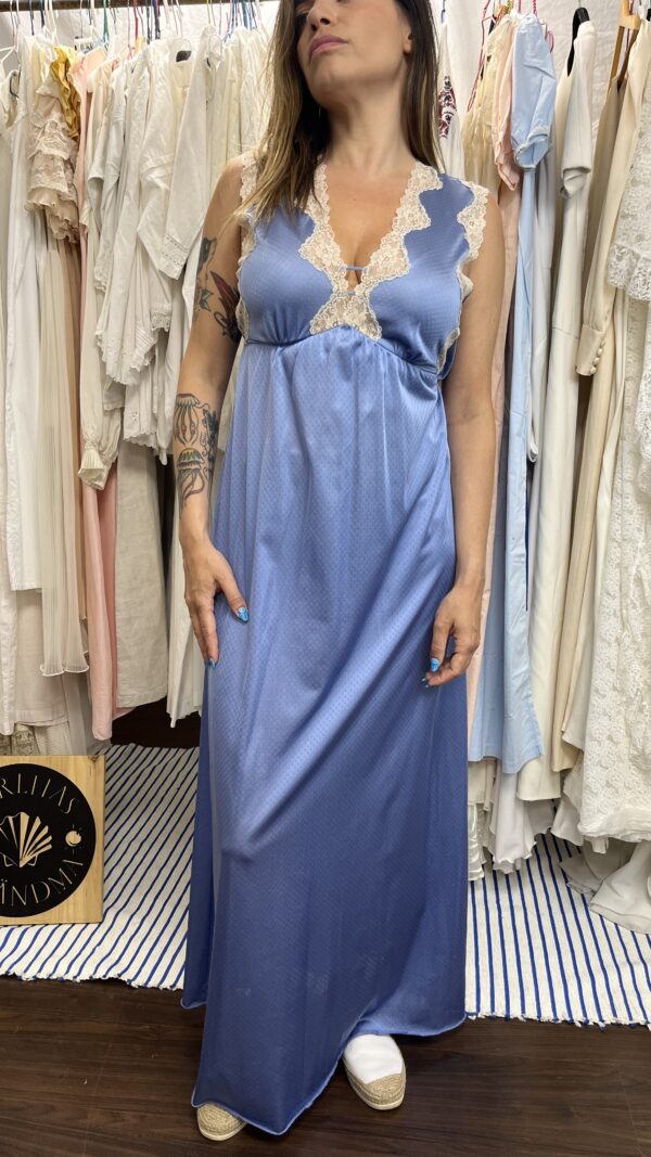 Camisón Largo Vintage Azul Satinado con Encaje en el Escote Años 70