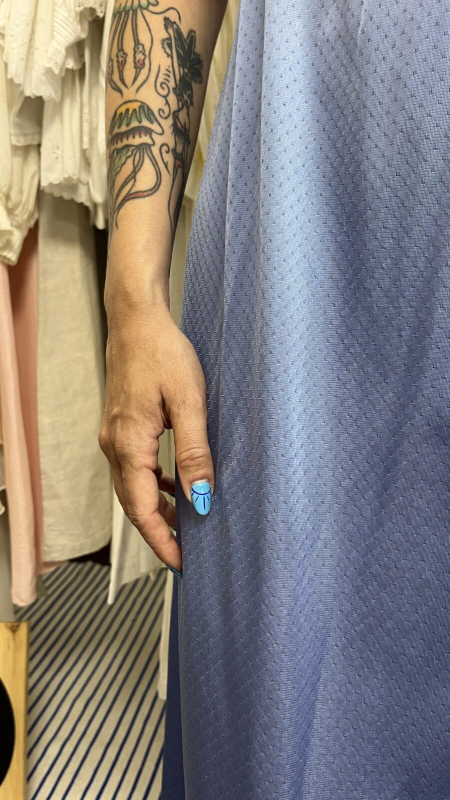 Camisón Largo Vintage Azul Satinado con Encaje en el Escote Años 70 - Imagen 5