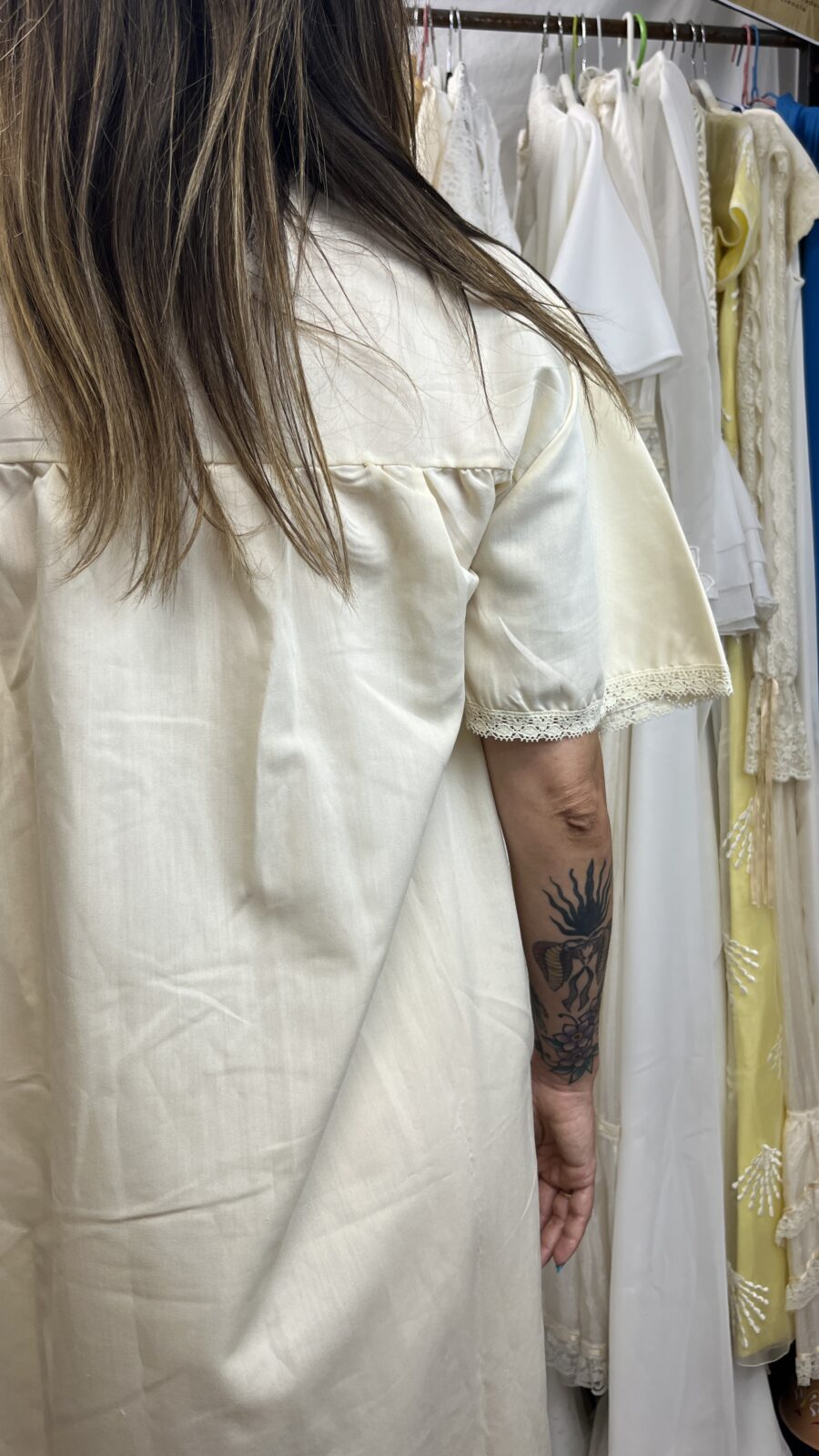 Camisón Vintage de Algodón con Bordados Florales y Encaje Años 70 - Imagen 5