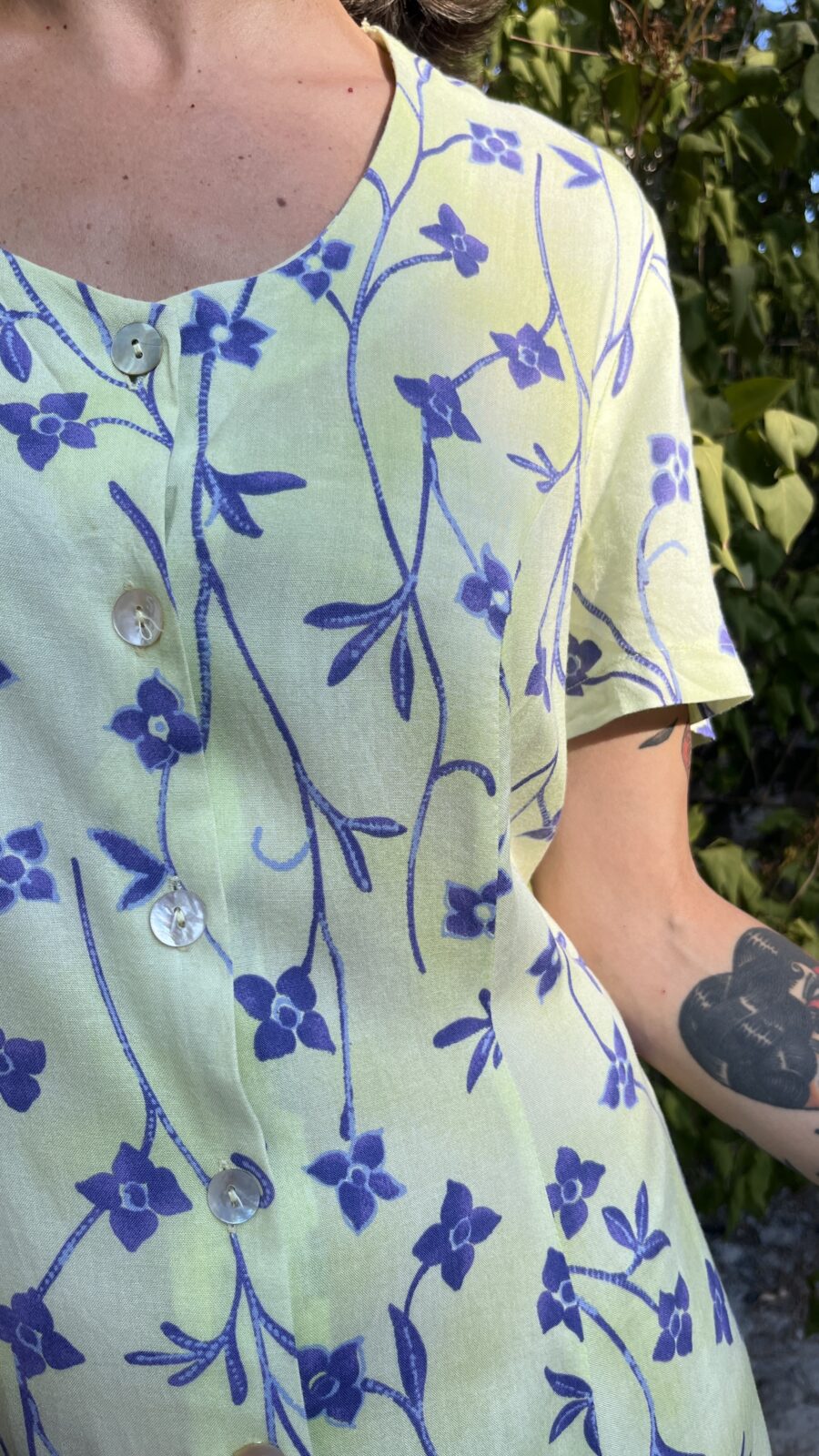 Vestido Vintage de Viscosa Años 90 con Estampado Floral Azul - Imagen 4