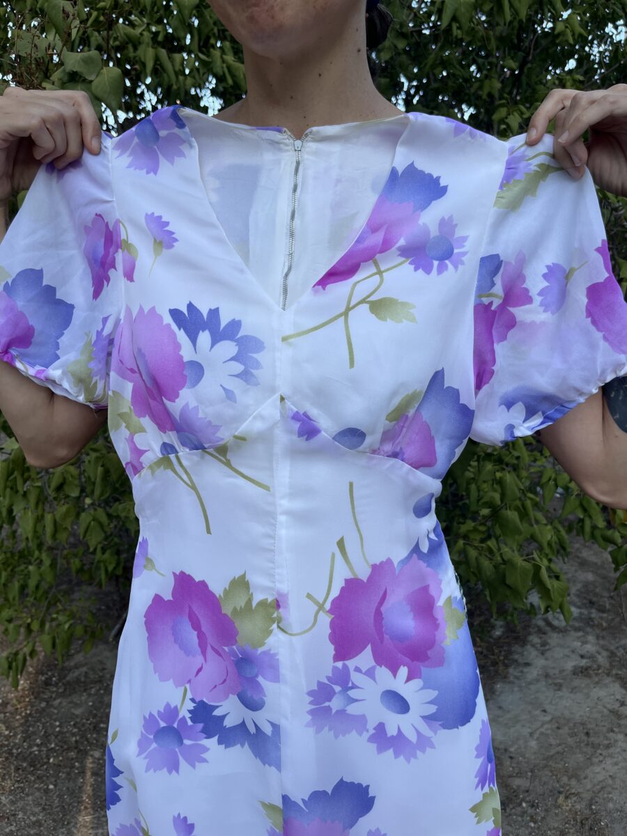 Vestido Vintage Años 70 de Chiffon Floral en Tonos Malva, Fucsia y Lavanda - Imagen 2