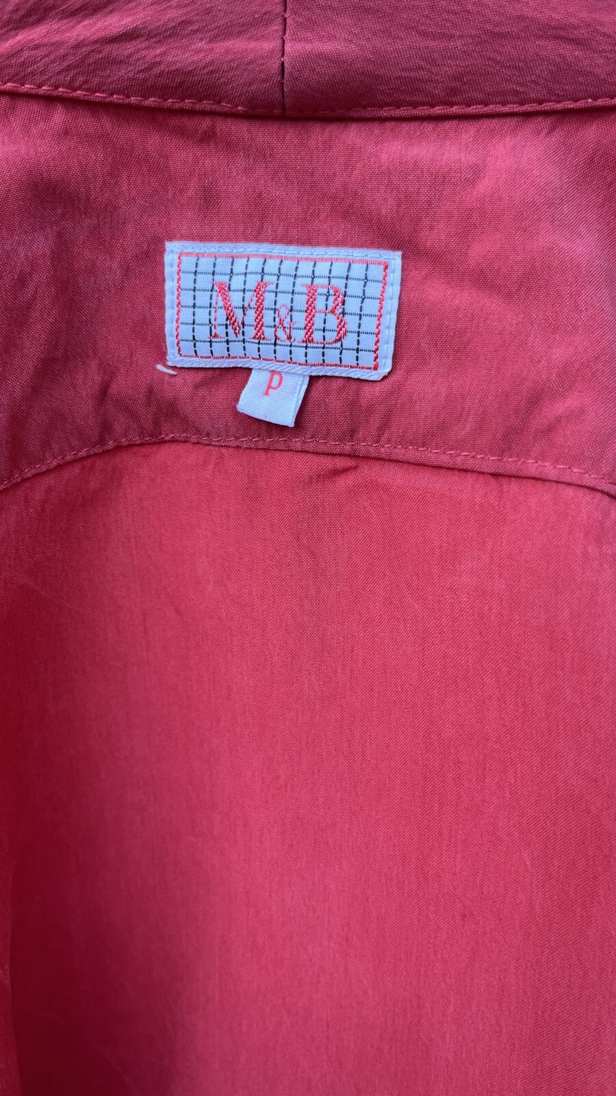 Vestido Vintage Camisero Rojo Coral de los Años 80 – Cintura Alta y Botonería Forrada - Imagen 9
