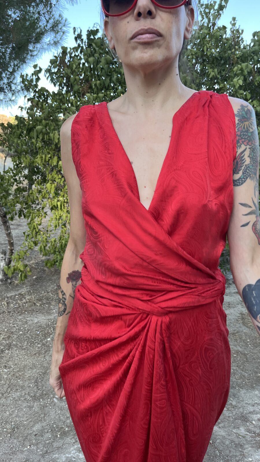 Vestido Vintage Años 80 de Jacquard Rojo con Lazo Versátil - Imagen 2