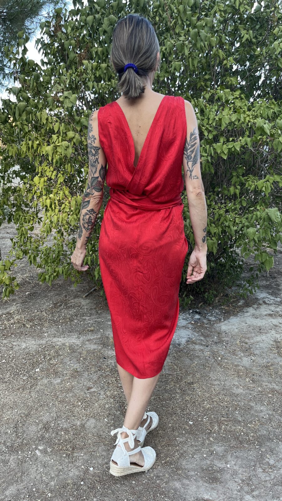 Vestido Vintage Años 80 de Jacquard Rojo con Lazo Versátil - Imagen 5