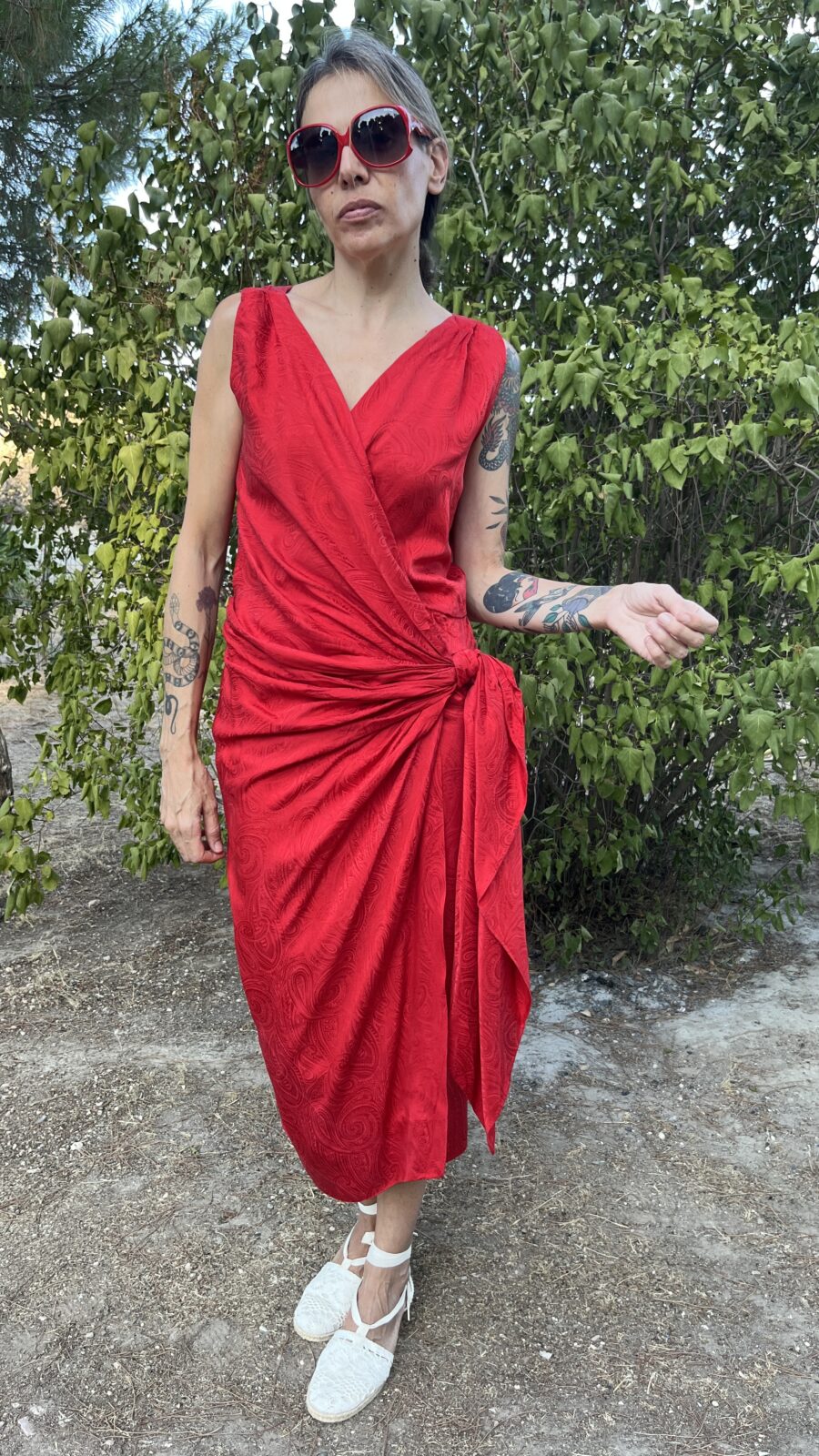 Vestido Vintage Años 80 de Jacquard Rojo con Lazo Versátil - Imagen 7