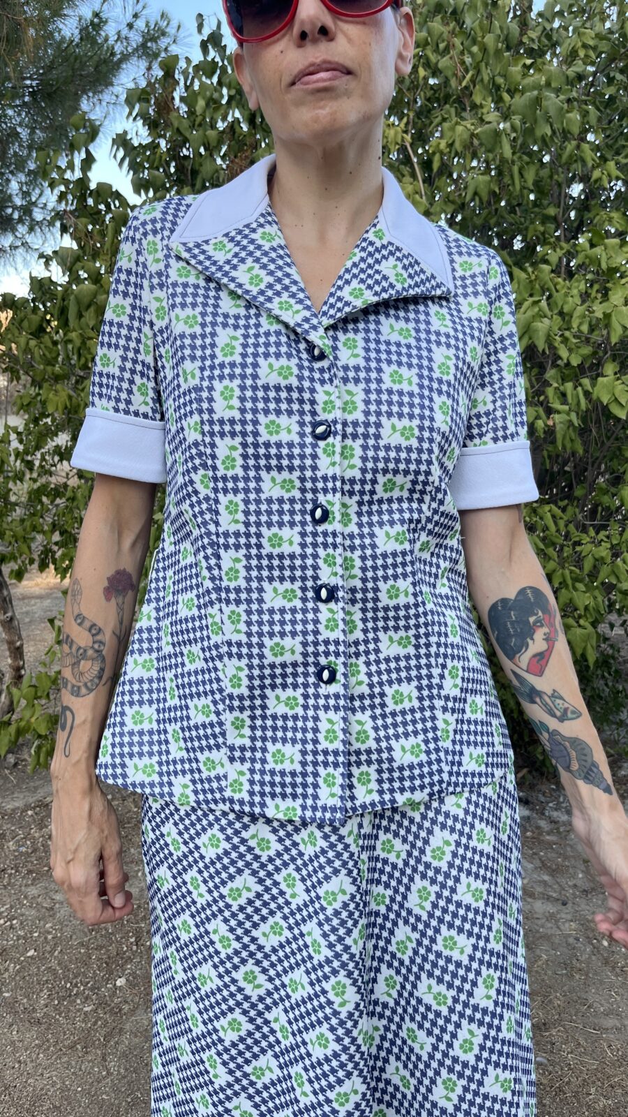 Conjunto Vintage Años 60 de Chaqueta y Falda con Estampado de Pata de Gallo Floral - Imagen 8