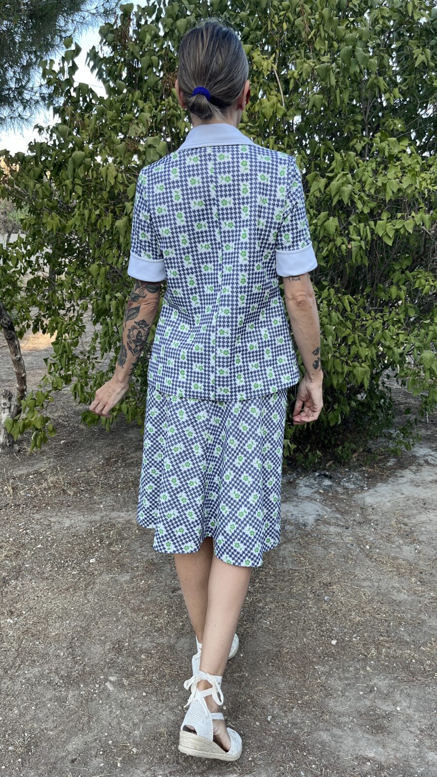 Conjunto Vintage Años 60 de Chaqueta y Falda con Estampado de Pata de Gallo Floral - Imagen 10
