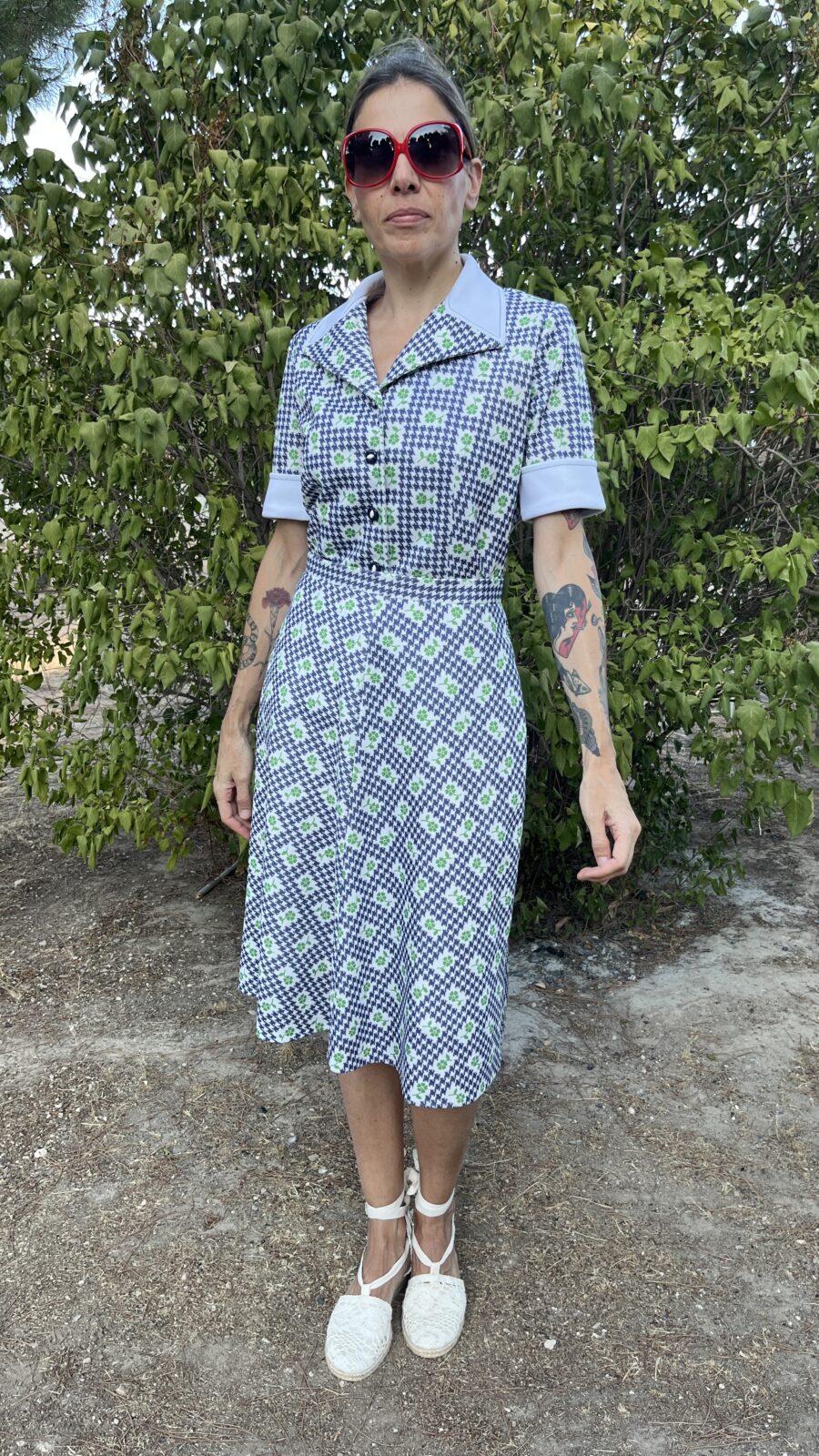 Conjunto Vintage Años 60 de Chaqueta y Falda con Estampado de Pata de Gallo Floral - Imagen 6