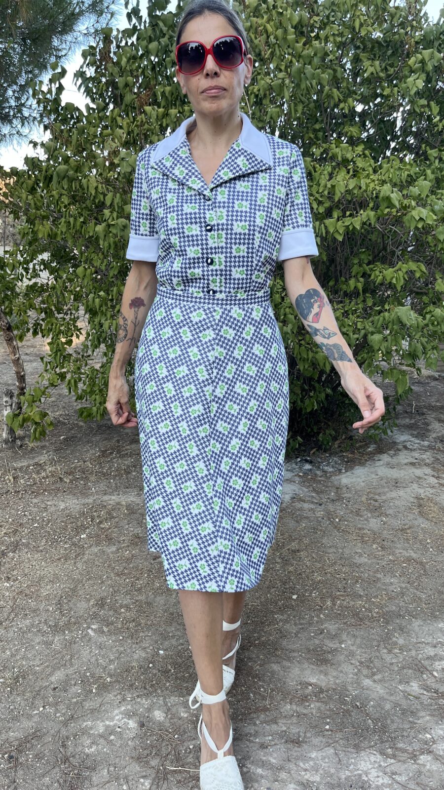Conjunto Vintage Años 60 de Chaqueta y Falda con Estampado de Pata de Gallo Floral - Imagen 2