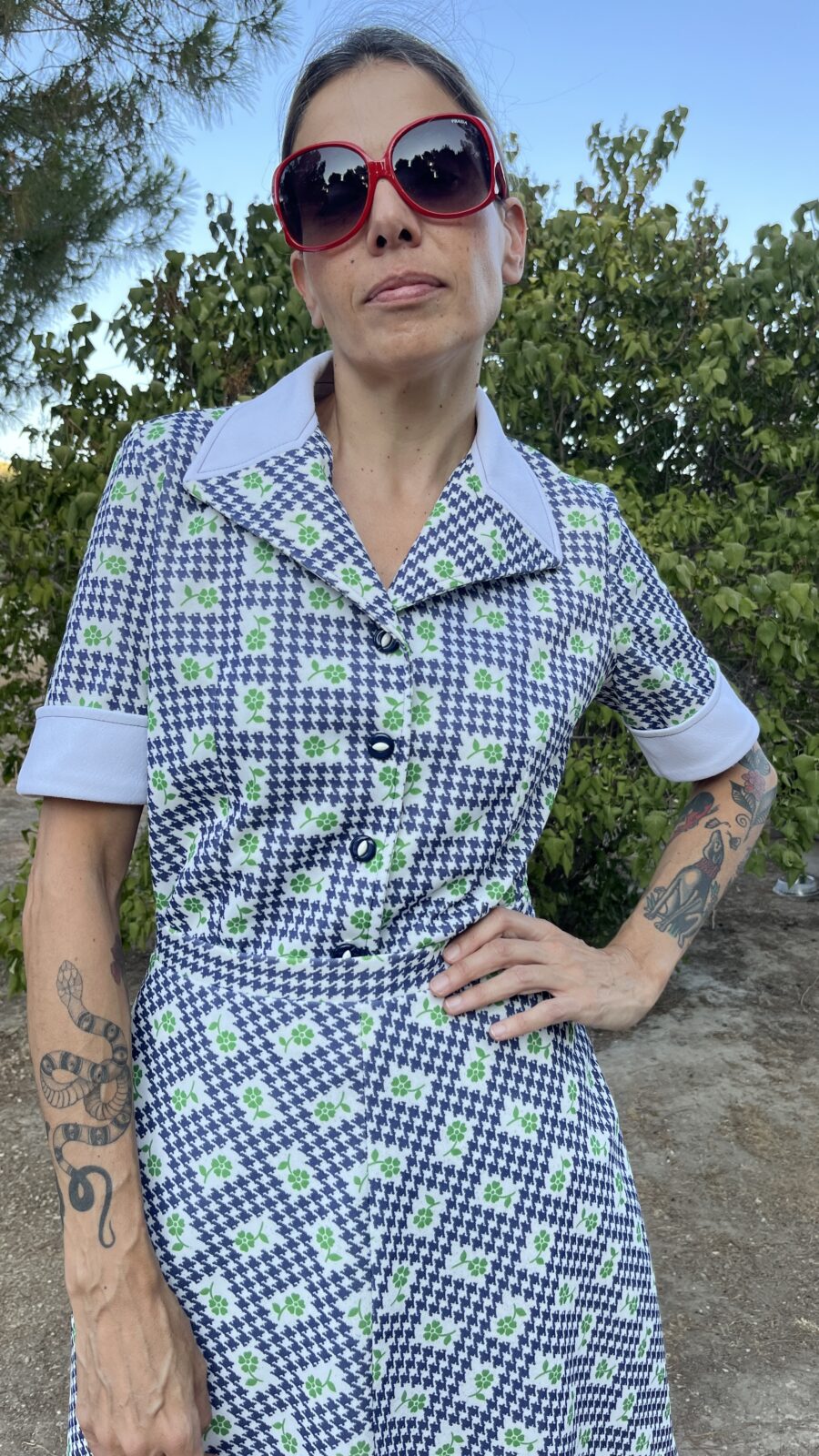 Conjunto Vintage Años 60 de Chaqueta y Falda con Estampado de Pata de Gallo Floral - Imagen 3