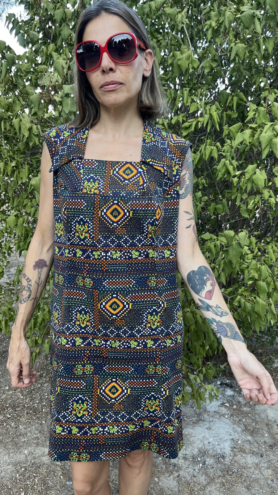 Vestido Vintage años 60 Handmade con Estampado Geométrico y Cuello Oversize - Imagen 8