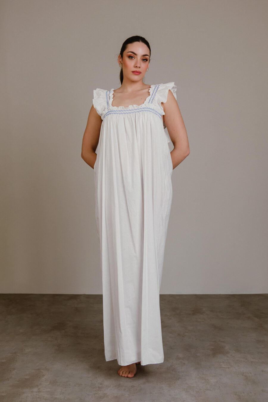 Vestido Antiguo de Algodón con Volantes y Bordado Azul Primera Mitad del S.XX "Modesta" - Imagen 3